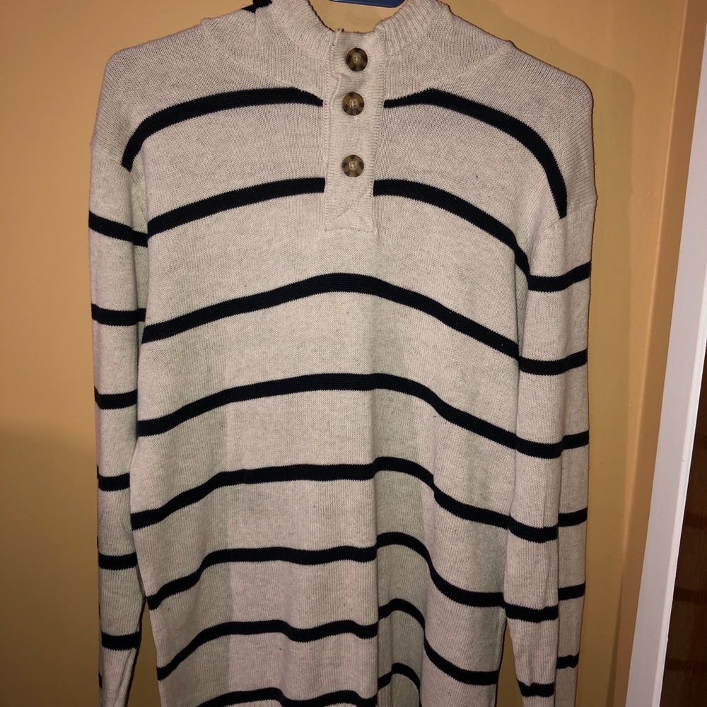 *TAG* white and black striped hoodie
